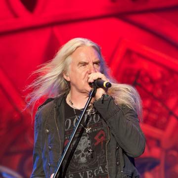 SAXON FRONTMAN BIFF BYFORD REVEALS HOW AC/DC CHANGED HIS LIFE
