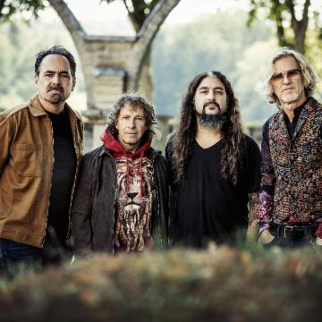 TRANSATLANTIC DEBUT LIVE VIDEO FOR "WE ALL NEED SOME LIGHT" (LIVE IN PARIS 2022)