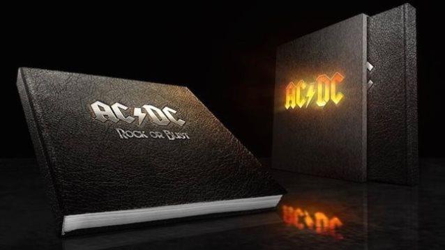 AC/DC: ΕΠΙΣΗΜΟ TRAILER ΤΟΥ 'ROCK OR BUST: THE OFFICIAL PHOTOGRAPHIC TOUR BOOK'