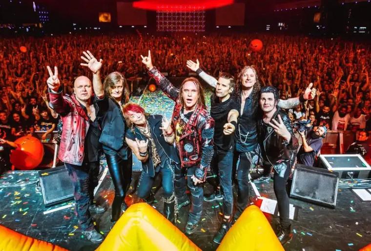 HELLOWEEN – “FUTURE WORLD” FROM LIVE AT BUDOKAN